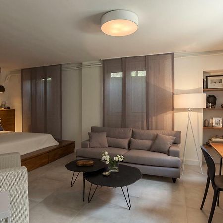 Unique Semi-Basement Stay At The Foot Of The Acropolis Афины Экстерьер фото
